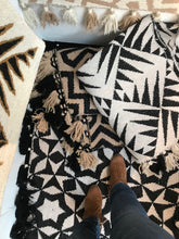 Load image into Gallery viewer, Arrow - Flat Weave Rug