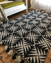 Load image into Gallery viewer, Arrow - Flat Weave Rug